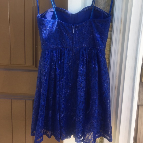 Juniors’ Strapless Dark Blue Lace Formal Dress - Picture 4 of 6